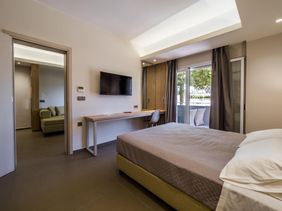 Paradise 4*